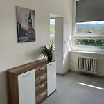 شقة Pod Radobylem